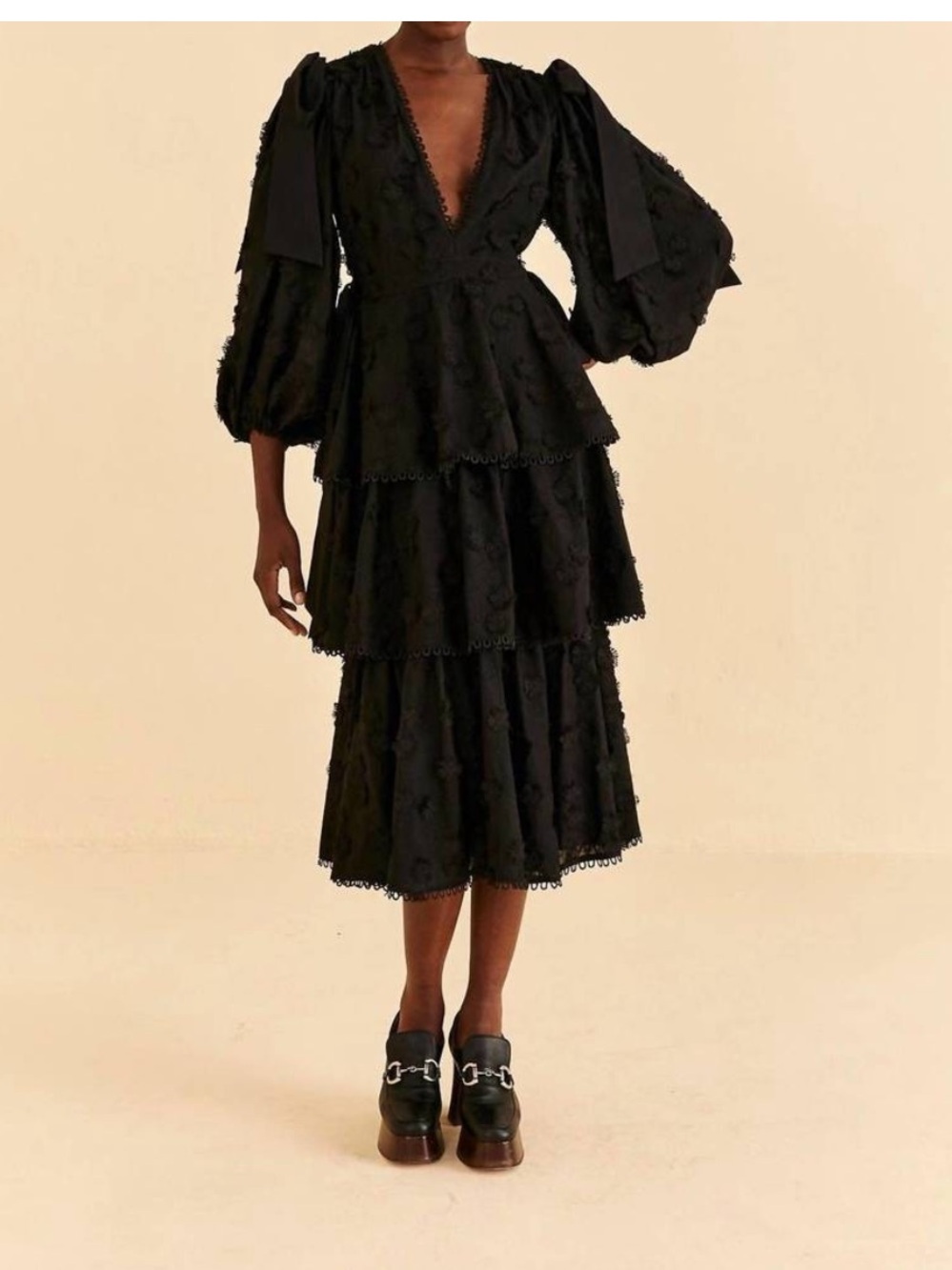 NWT FARM Rio Flowers Textured Tiered Midi Dress in black sz. L